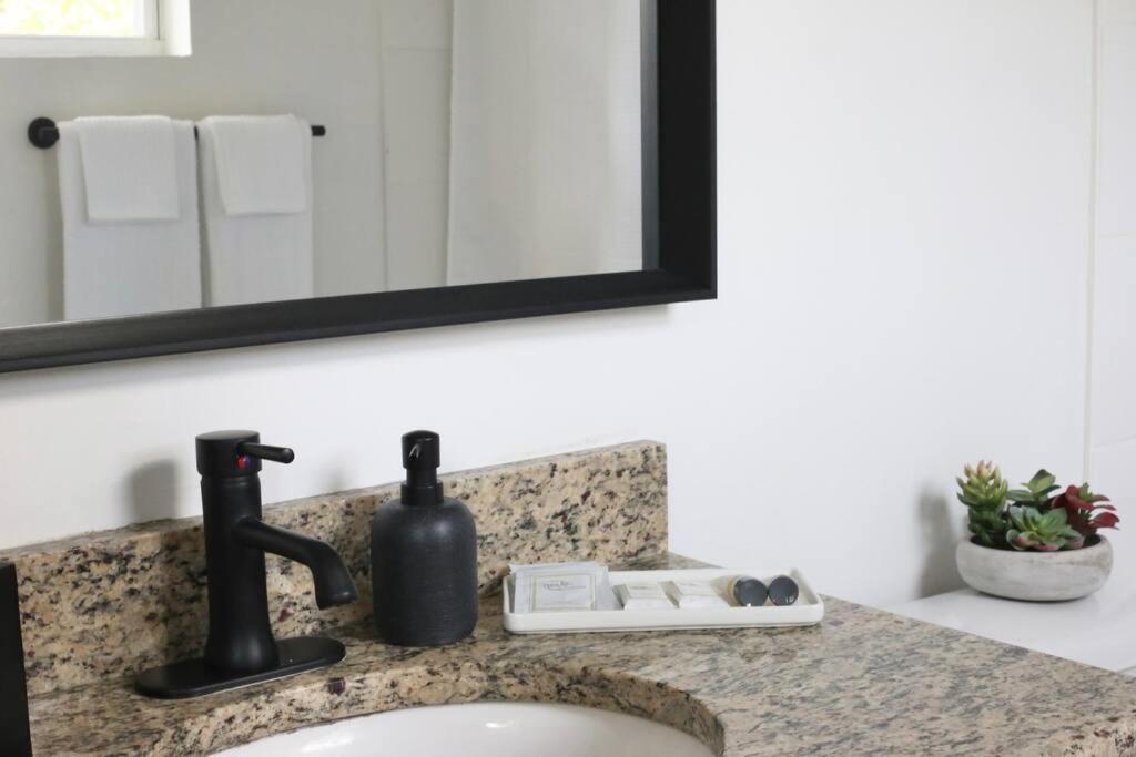 Sanctuary Gainesville Bright 2 Bedroom King Condo エクステリア 写真